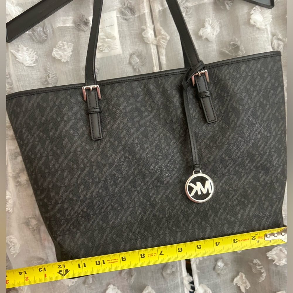 Michael Kors purse - Picture 2 of 8